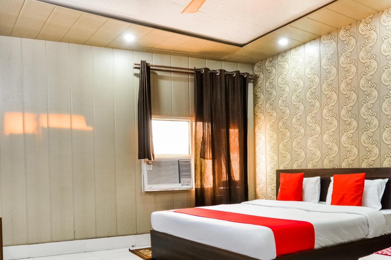 Oyo 46152 Hotel Neelam Karnāl 外观 照片