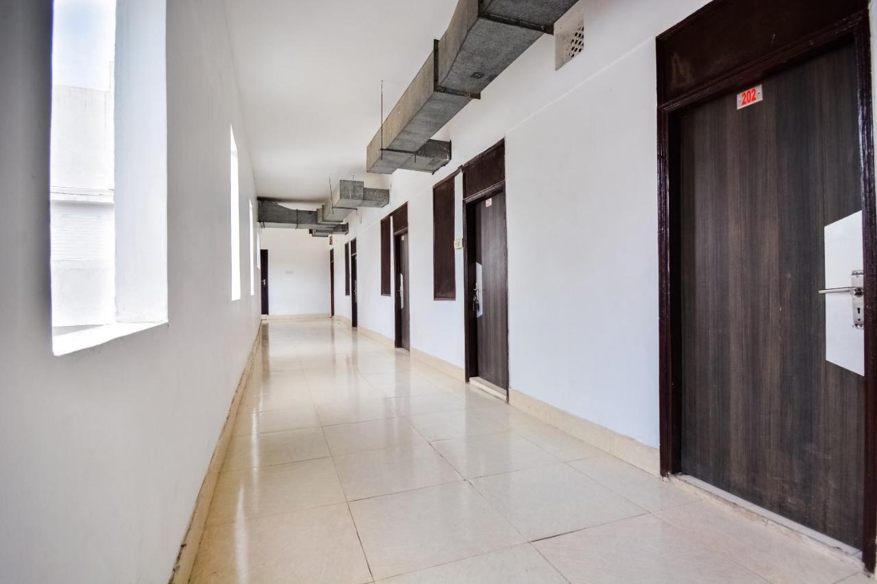 Oyo 46152 Hotel Neelam Karnāl 外观 照片